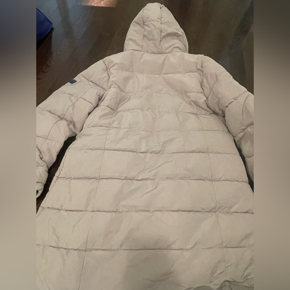 Women’s Long Hooded Puffer Coat - Picture 4 of 5